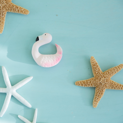 Oli &amp; Carol - Armb&#229;nd i naturgummi - Flamingoen Sky