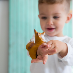 Oli &amp; Carol - Armb&#229;nd i naturgummi - R&#230;ven Rob