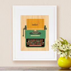 Petit Collage - Stort print p&#229; tr&#230; - Skrivemaskine